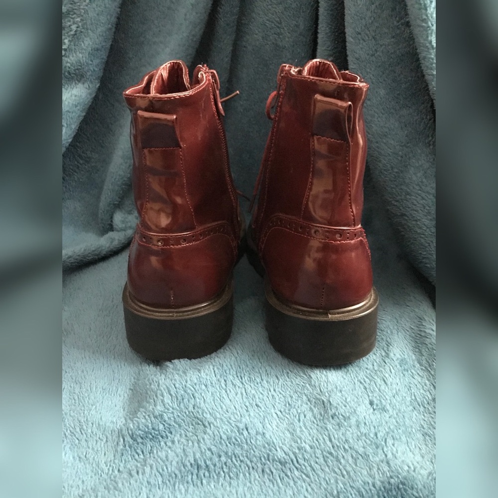 CUTE! Burgundy patent short boots Sz 10 - Picture 5 of 5